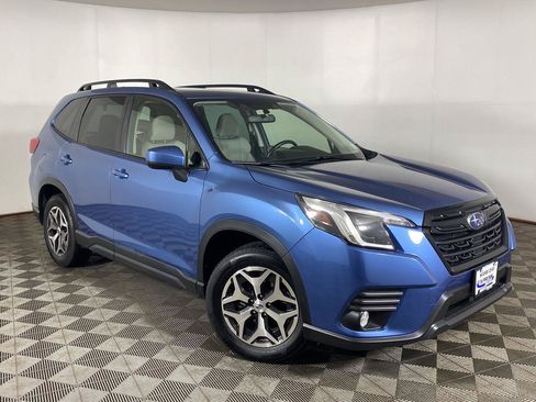 Used 2022 Subaru Forester Premium AWD/4WD image 1