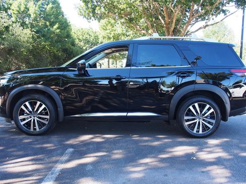 New 2025 Nissan Pathfinder Platinum w/ Cargo Package image 4