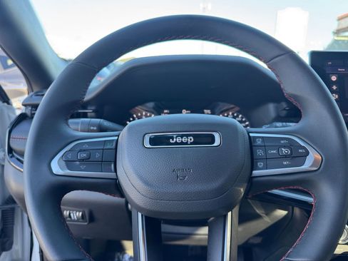 Used 2025 Jeep Compass Trailhawk image 25