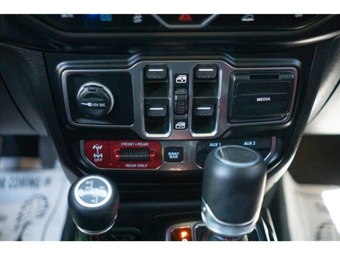 Used 2023 Jeep Wrangler Unlimited Rubicon 4xe AWD/4WD image 17