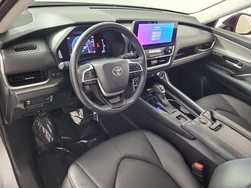 Used 2025 Toyota Grand Highlander AWD image 19