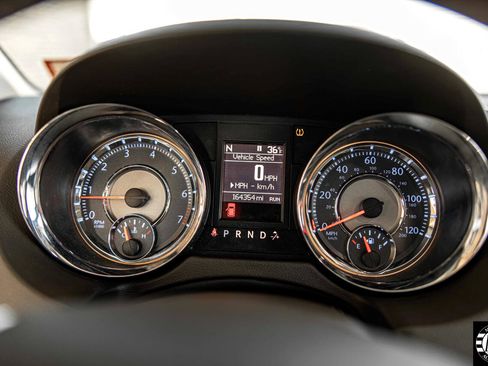 Used 2015 Chrysler Town & Country Touring image 22