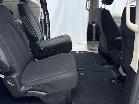 Used 2022 Chrysler Voyager LX FWD image 26