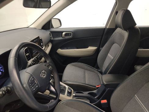Used 2021 Hyundai Venue FWD image 17