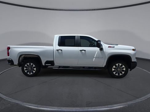 Used 2024 Chevrolet Silverado 2500 Custom w/ Custom Value Package AWD/4WD image 9