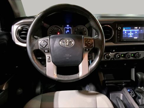 Used 2017 Toyota Tacoma SR5 AWD/4WD image 6