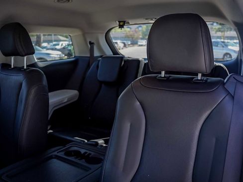 Certified 2024 Kia Carnival LX image 29