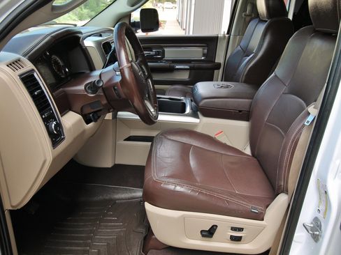 Used 2018 RAM 2500 Laramie w/ Convenience Group image 23