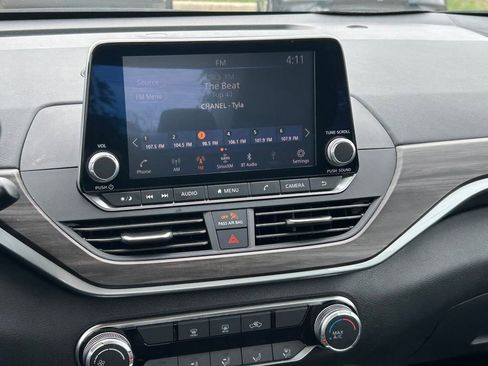 Used 2025 Nissan Altima 2.5 SV image 18