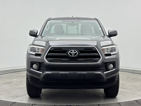 Used 2016 Toyota Tacoma SR5 RWD image 2