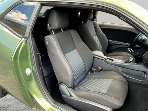 Used 2022 Dodge Challenger SXT w/ Driver Convenience Group AWD/4WD image 27