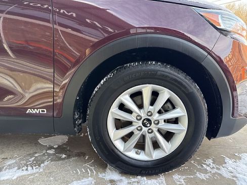 Used 2019 Kia Sorento LX image 12