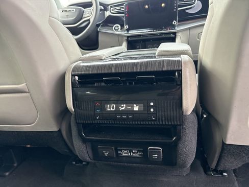 Used 2022 Jeep Wagoneer Series III image 22