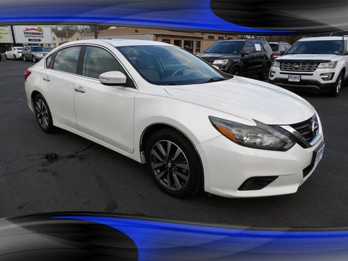 Used 2017 Nissan Altima 2.5 SL w/ Technology Package image 3