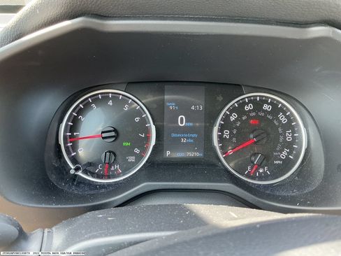 Used 2022 Toyota RAV4 XLE w/ Convenience Package FWD image 12