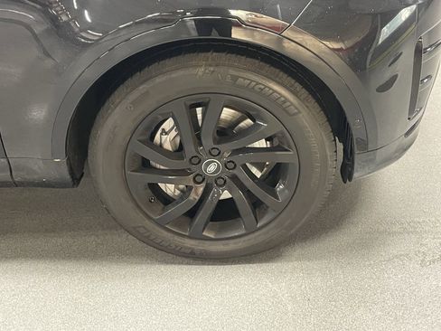 Used 2020 Land Rover Discovery Landmark image 5