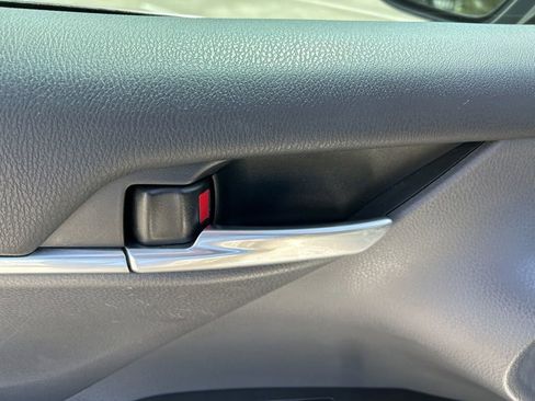 Used 2023 Toyota Camry SE FWD image 19