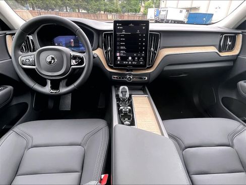 New 2026 Volvo XC60 T8 Plus w/ Climate Package PRO AWD/4WD image 7