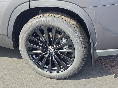 New 2025 Toyota Highlander XSE image 12