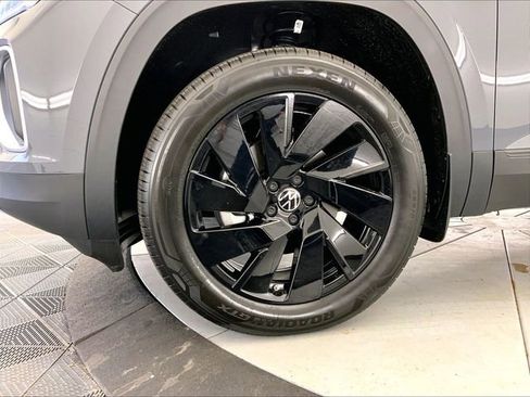 New 2026 Volkswagen Atlas SE image 12