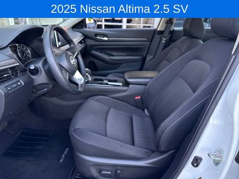 Used 2025 Nissan Altima 2.5 SV FWD image 9