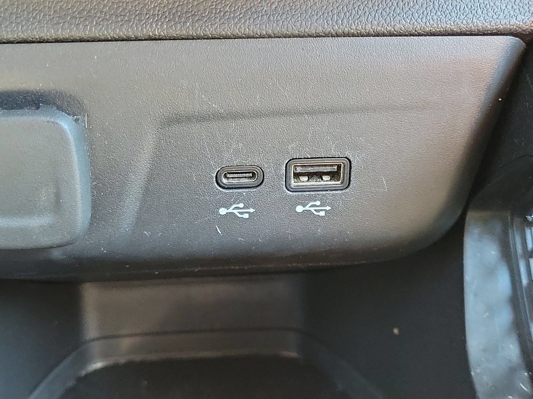 Used 2025 Chevrolet TrailBlazer LT AWD/4WD image 19