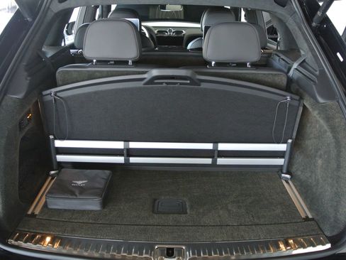 Used 2023 Bentley Bentayga AWD/4WD image 29