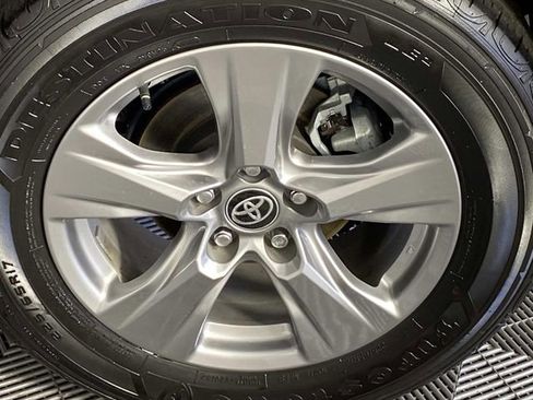 Used 2025 Toyota RAV4 XLE w/ Convenience Package AWD/4WD image 28