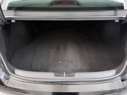 Used 2026 Hyundai Elantra SE FWD image 31