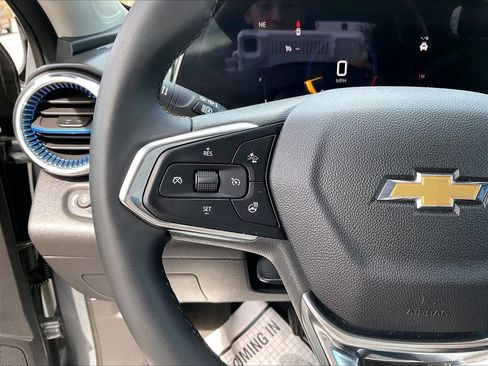 Used 2025 Chevrolet Trax LT FWD image 23