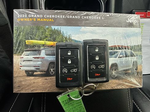 Used 2023 Jeep Grand Cherokee L Limited w/ Luxury Tech Group II image 27