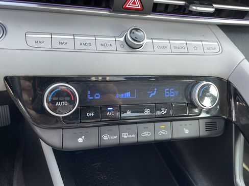 Used 2023 Hyundai Elantra Limited image 23