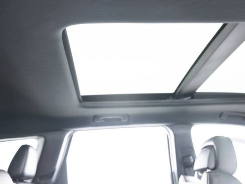 Used 2014 Jeep Grand Cherokee Overland w/ Advanced Technology Group image 32