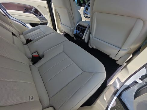 Certified 2023 Land Rover Range Rover SE AWD/4WD image 11