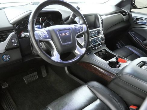 Used 2017 GMC Yukon XL SLT AWD/4WD image 4