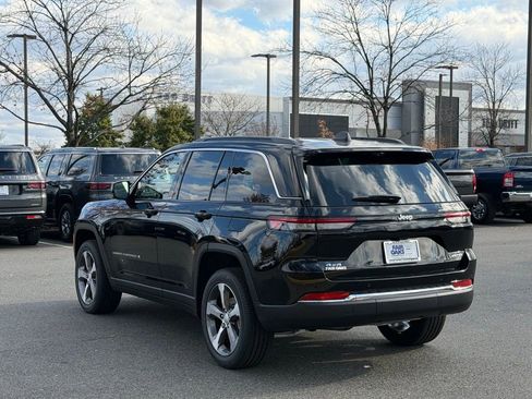 New 2025 Jeep Grand Cherokee Limited image 9