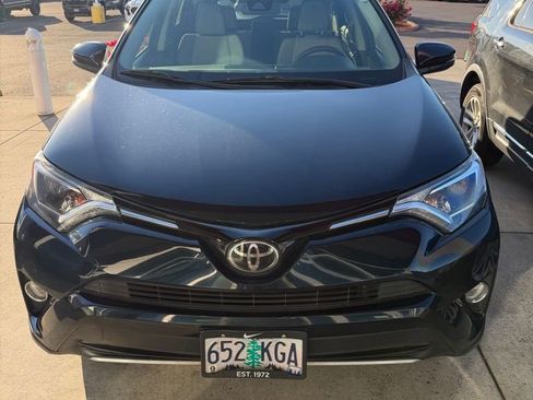 Used 2017 Toyota RAV4 XLE AWD/4WD image 1