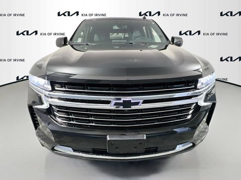 Used 2022 Chevrolet Suburban LT w/ Luxury Package RWD image 2