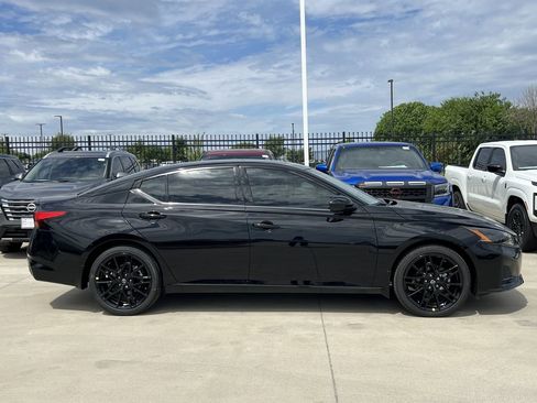 New 2026 Nissan Altima 2.5 SR FWD image 3