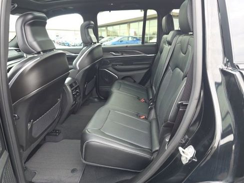Used 2024 Jeep Grand Cherokee Overland w/ Adv Protech Group III AWD/4WD image 40