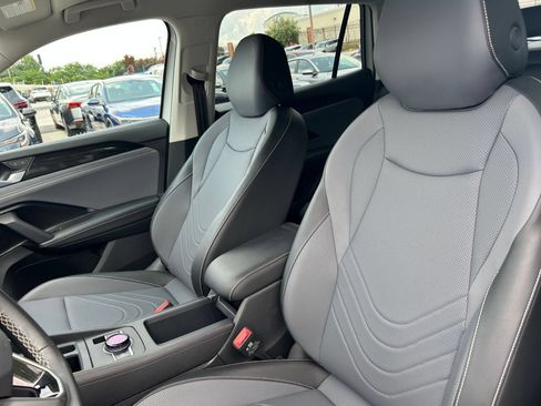 Used 2026 Volkswagen Tiguan SE AWD/4WD image 31