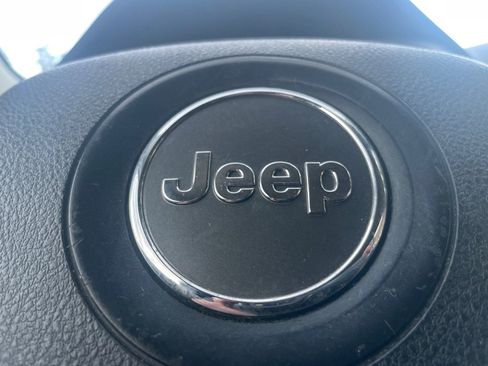 Used 2017 Jeep Cherokee Overland FWD image 29