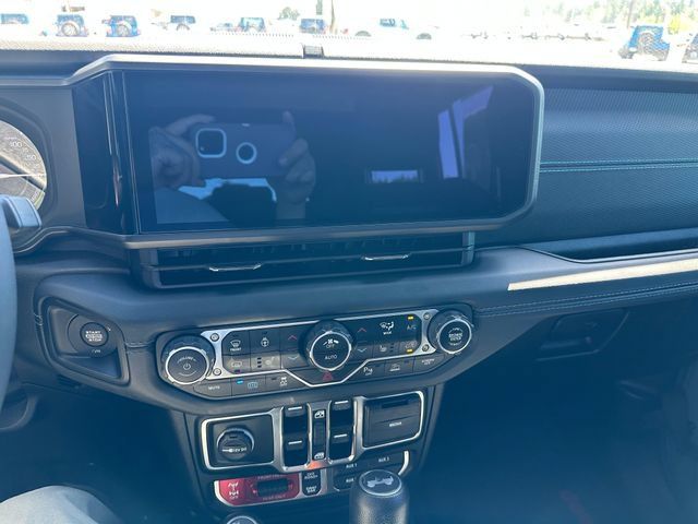 Used 2024 Jeep Wrangler Unlimited Rubicon 4xe w/ Technology Group AWD/4WD image 16