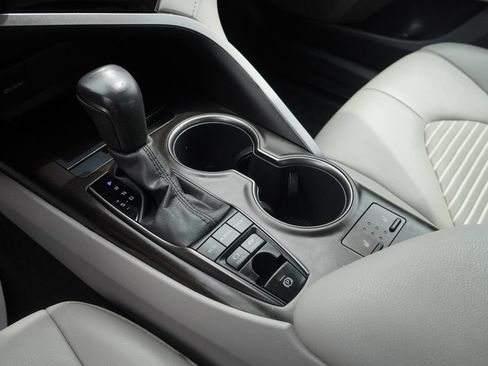 Used 2022 Toyota Camry SE w/ Cold Weather Package FWD image 27