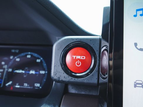 Used 2024 Toyota Tacoma TRD Off-Road image 22