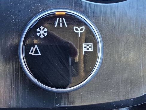 Used 2022 Nissan Rogue SV w/ SV Premium Package image 8