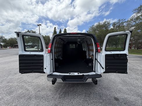 Used 2025 Chevrolet Express 2500 w/ Driver Convenience Package RWD image 6