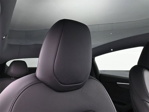 Used 2026 Tesla Model Y Long Range image 17