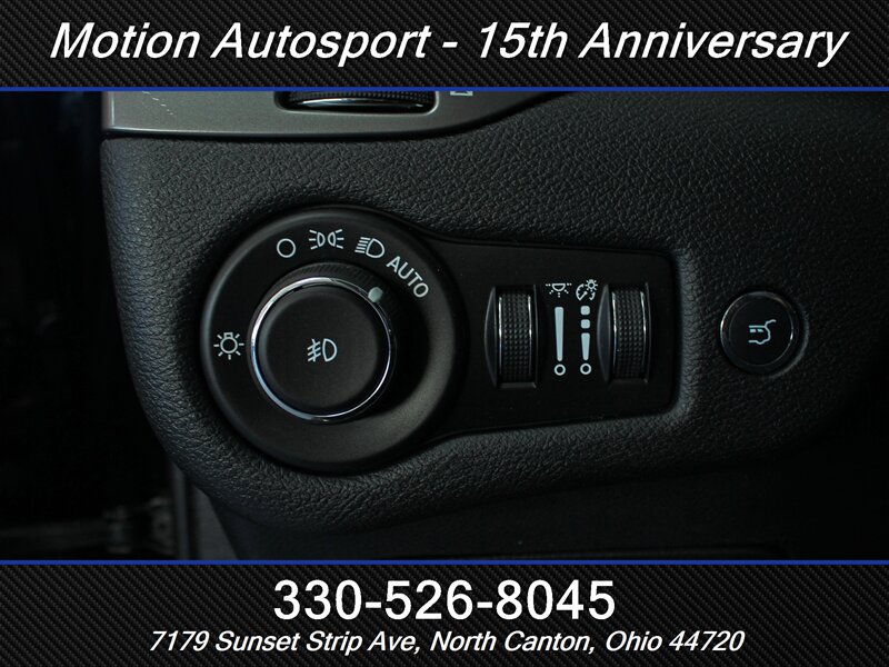 Used 2019 Jeep Cherokee Limited AWD/4WD image 13