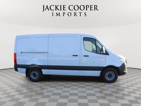 Used 2025 Mercedes-Benz Sprinter 2500 image 4